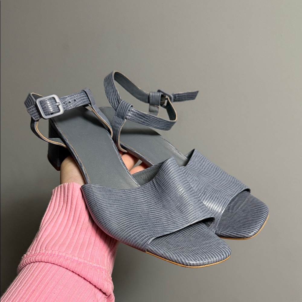 Everlane Textured Leather Strap Ankle Heeled Made In Italy Gray Sandals